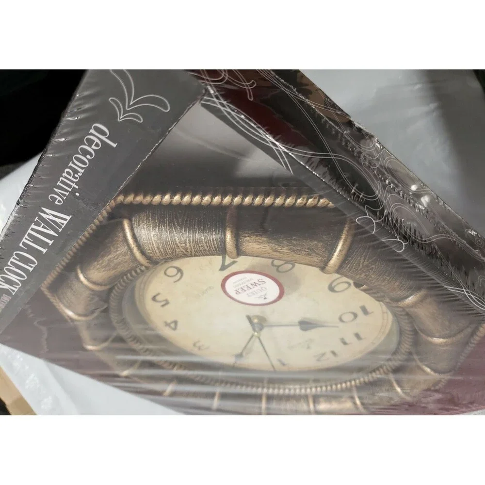 Plastic Decorative Wall Clock, 12